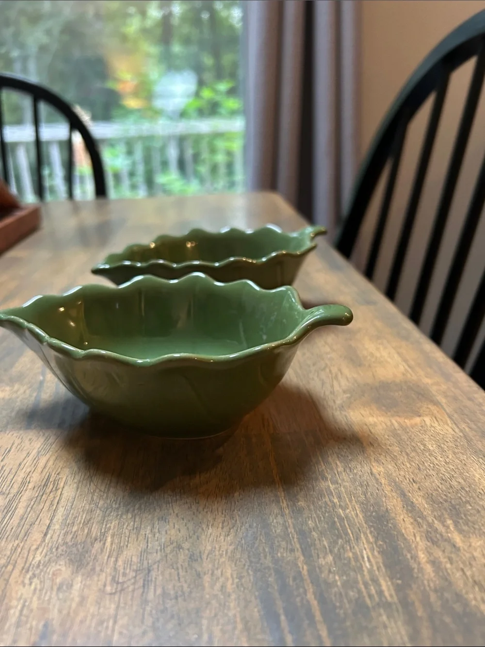 2 Green Leaf-Shaped Ceramic Serving Dish | oven, microwave dishwasher safe
